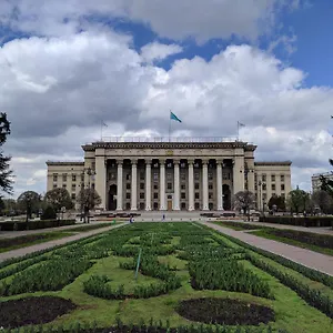 Nadezhda On Abylay Khan Ave 121 Apartment Almaty