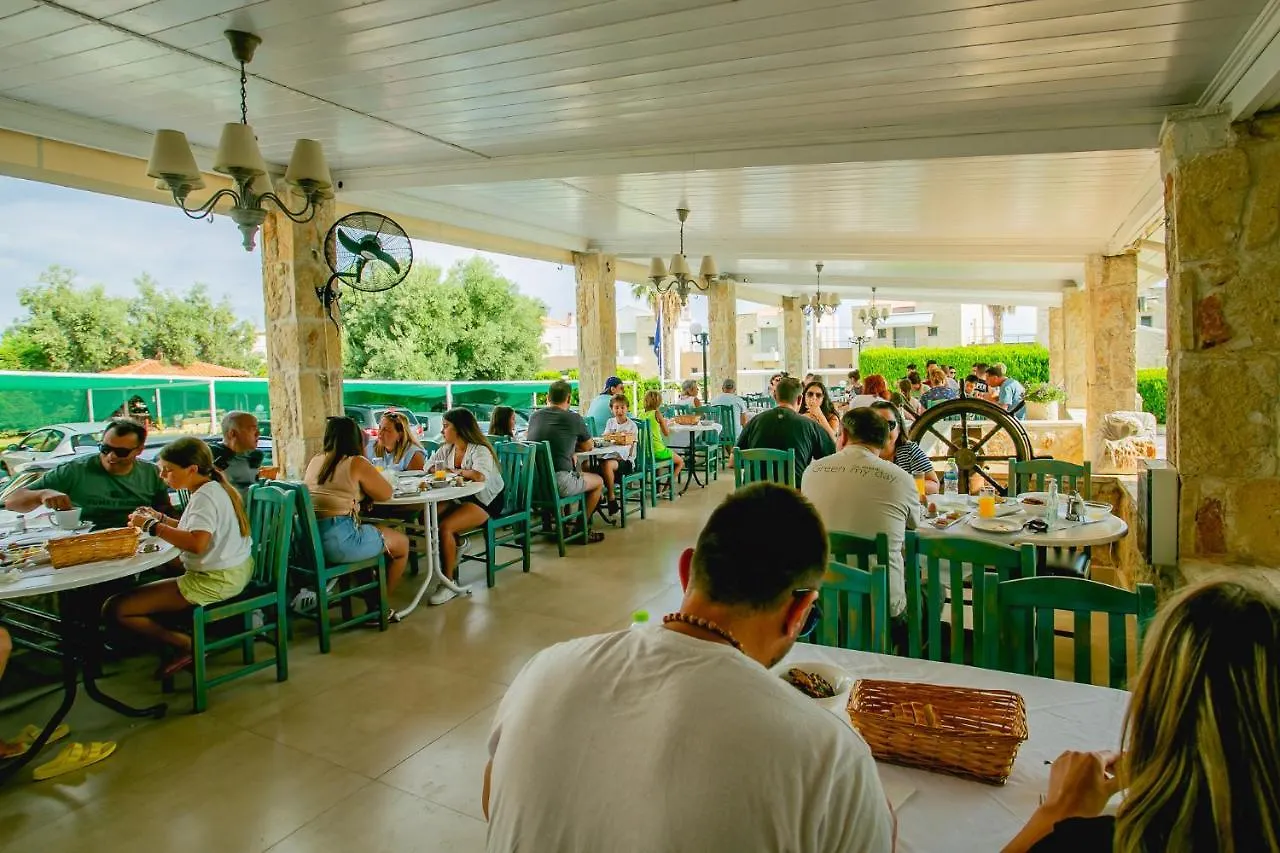 Golden Residence Family Resort Pefkochori Apartment